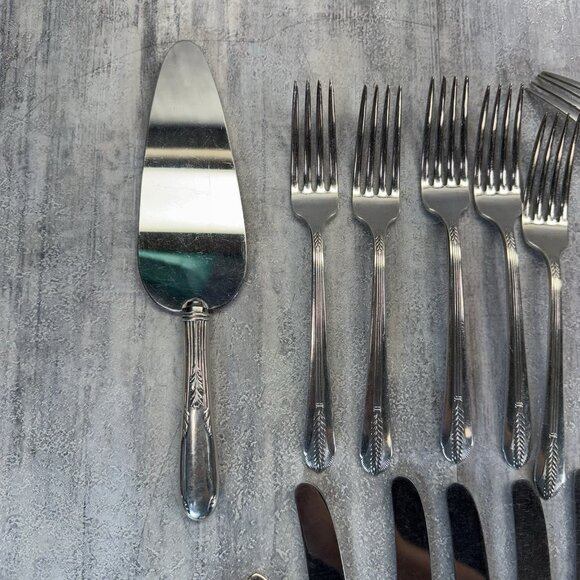 Wm Rogers 1939 ALLURE Wheat Silver Plate Flatware 35 Pc 6 Servings - Picture 13 of 13